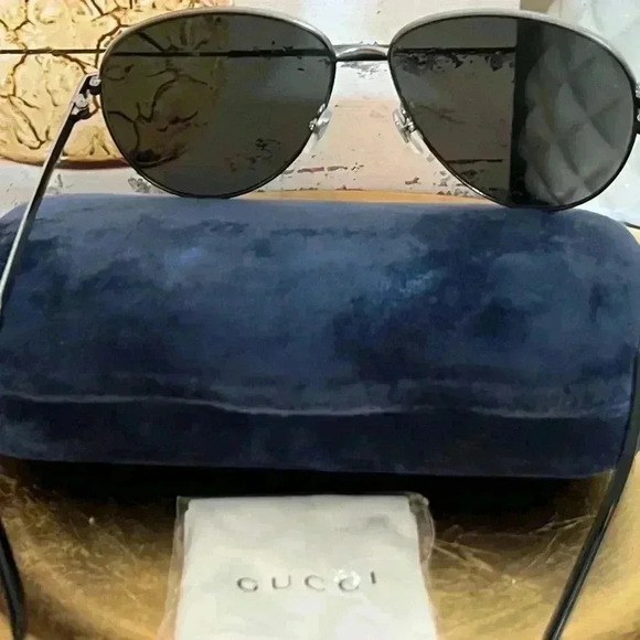 GUCCI UNISEX SUNGLASSES PREOWNED PRICED TO SELL - Picture 5 of 15